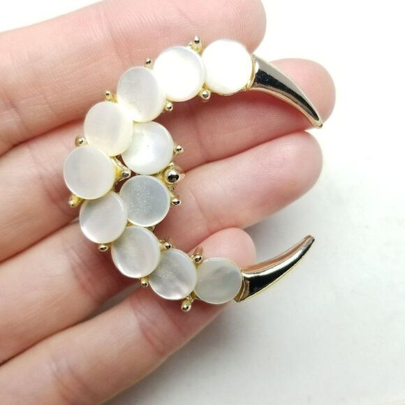 Vintage Crescent Moon Shape Brooch, Gold Tone White Disc Detail Lapel Pin - Picture 5 of 6